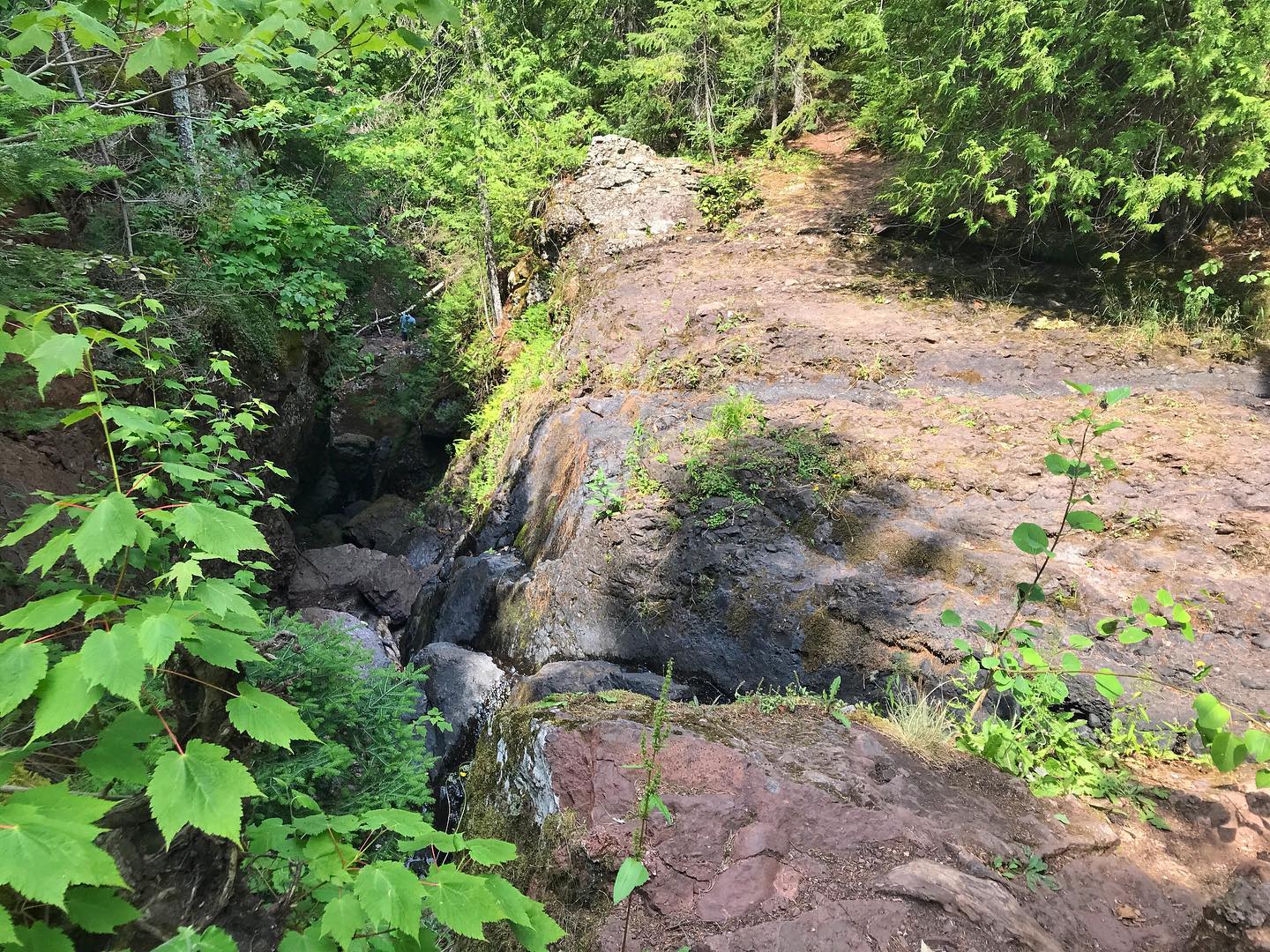 This may be the only time you’ll see Manganese gorge with nothing falling into it. Most of the local falls are lake (and snow melt) fed. Springtime is the best for viewing and drought time looks like this…#weneedrain #manganesefalls #copperharbormi #whereisthewater